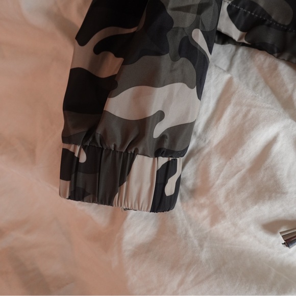 Camouflage/Camo Jacket with Drawstrings + Pocket | Crop Light Jacket for Spring - Picture 7 of 16